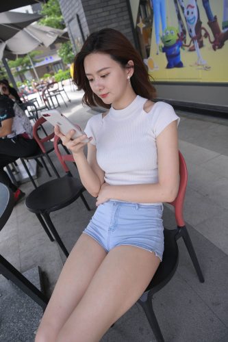 短发牛仔的漂亮女生【2.4G】-朵兔兔
