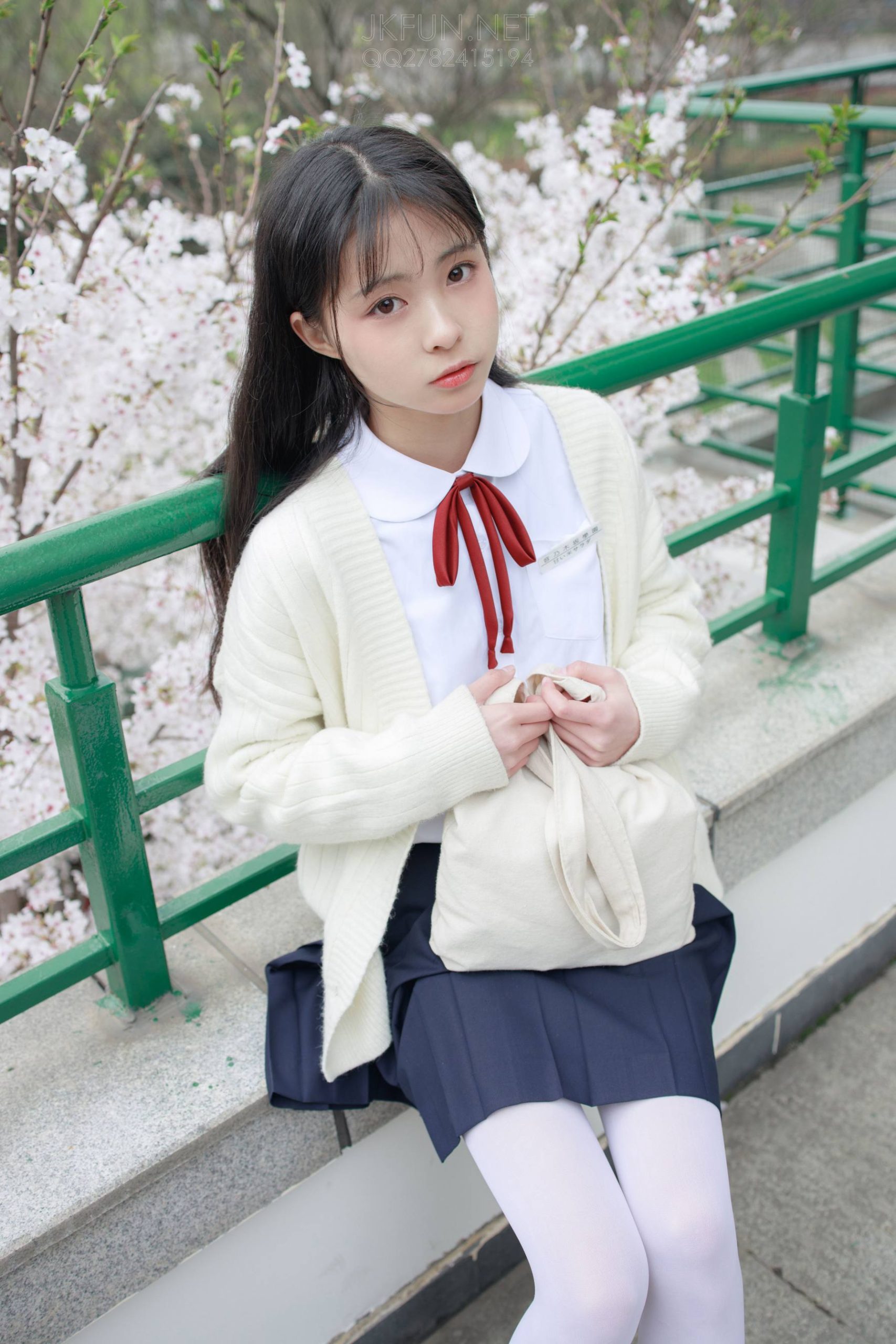 甜美可人的白丝姑娘【127P】20011-朵兔兔