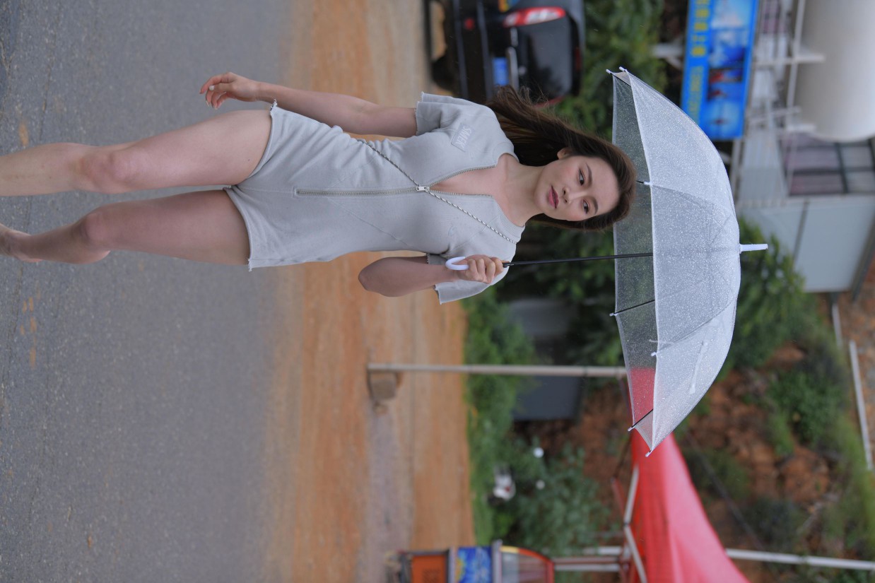 图片[5]-阴雨天在海边骑车的长发女人【156P】00044-朵兔兔