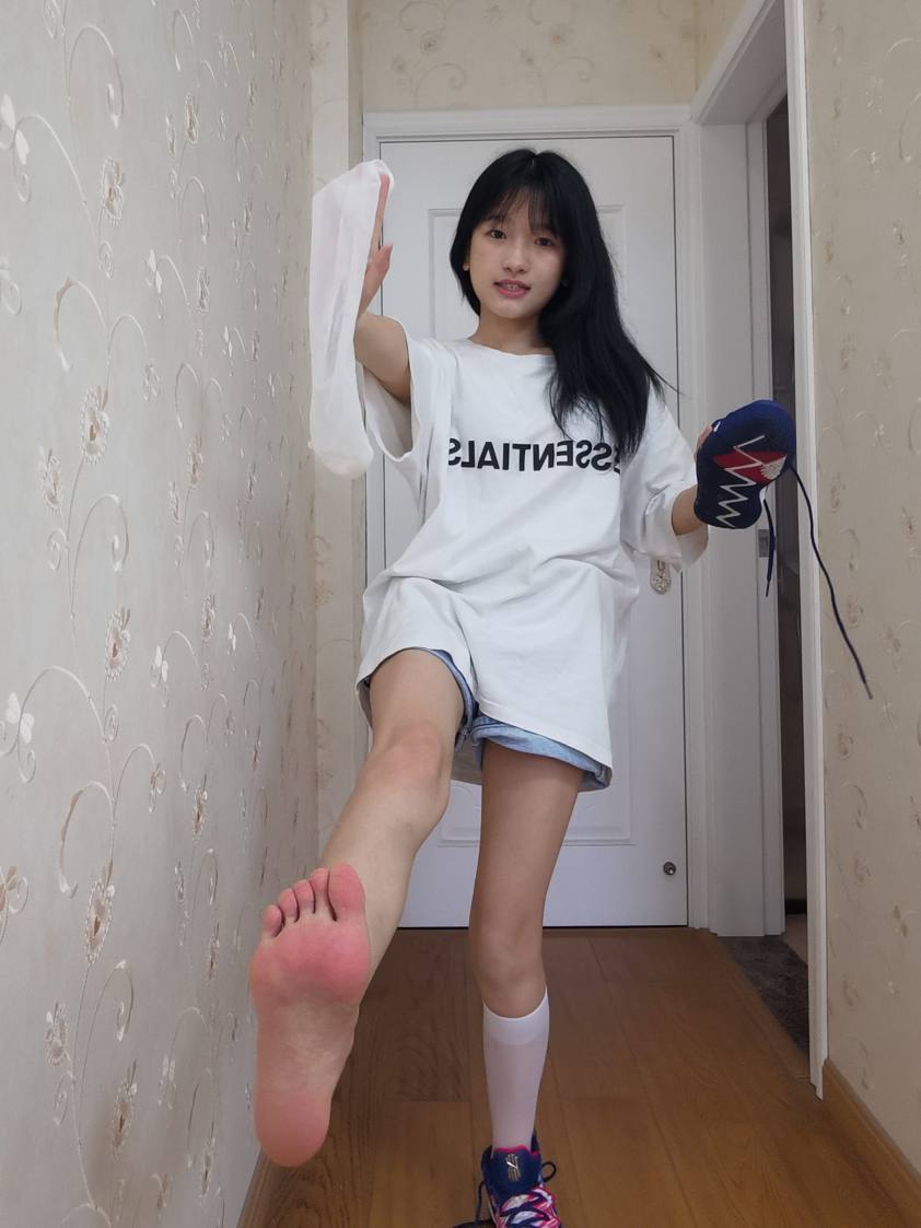 调皮的白袜女孩【149P】20017-朵兔兔