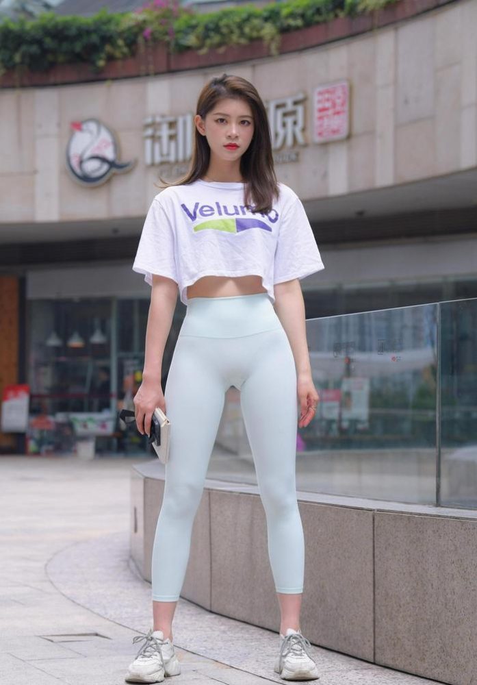 这个瑜伽裤女孩真的很漂亮 J1960 815P1V-28.9GB-朵兔兔