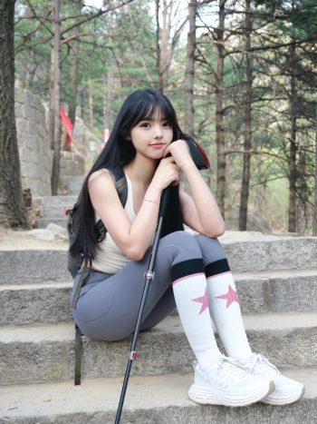 爱爬山的瑜伽裤MM，太甜美了！~-朵兔兔